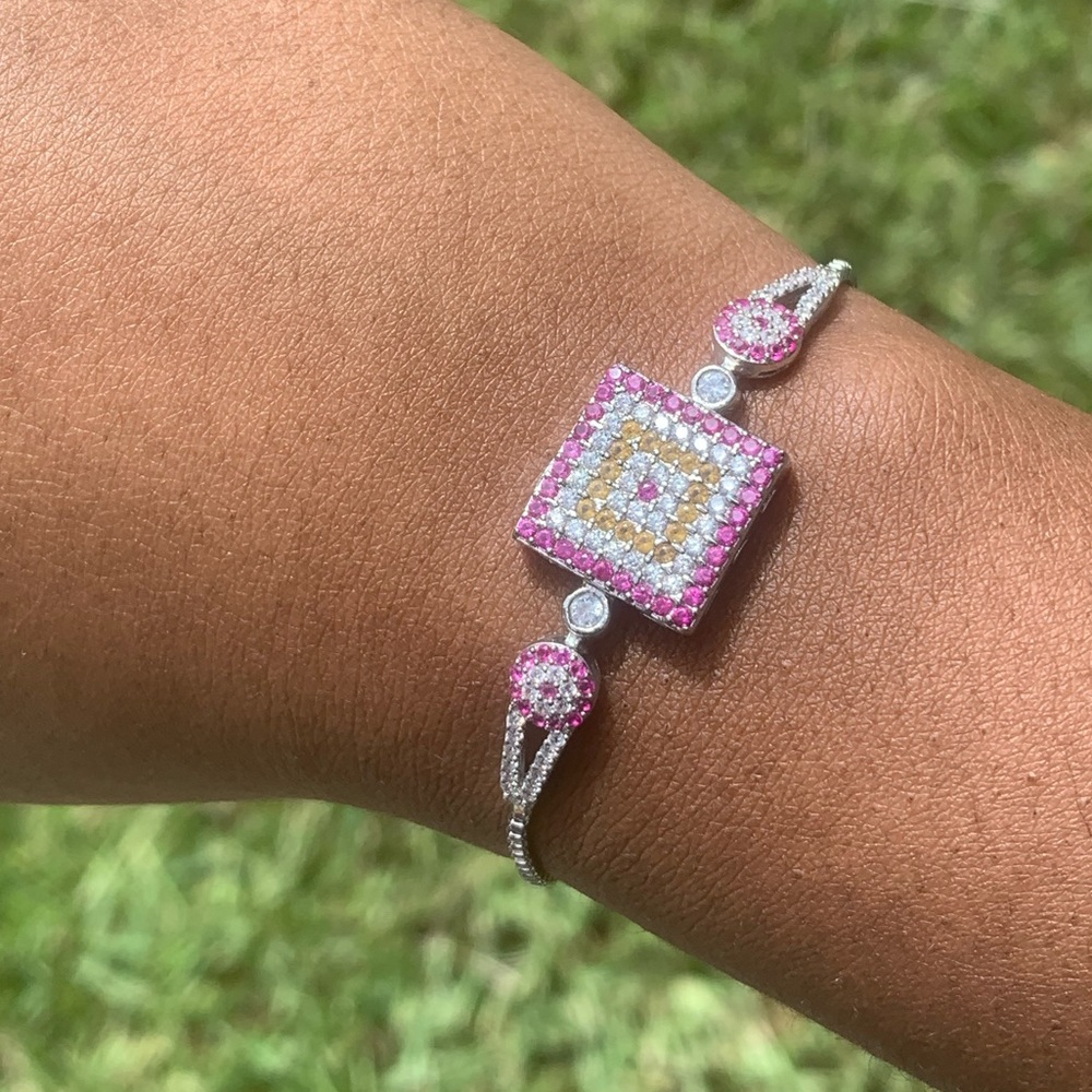 Fuchsia square shape adjustable bracelet ✨